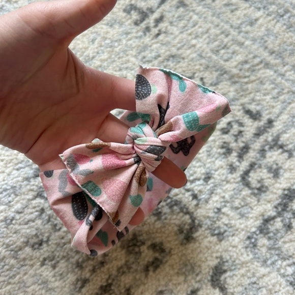 Baby bling cactus bow - Picture 2 of 3
